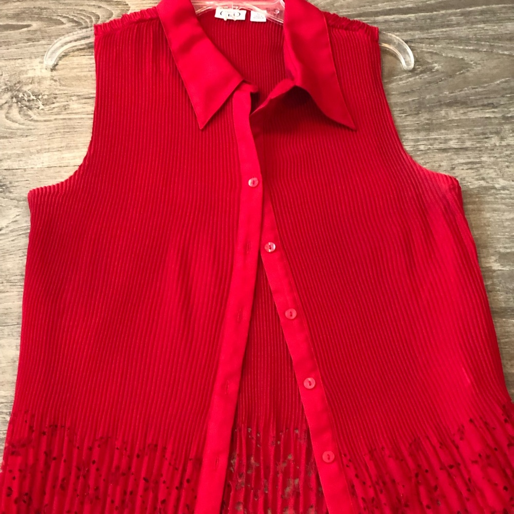 Cato Red Sleeveless Pleated Button-Down Top